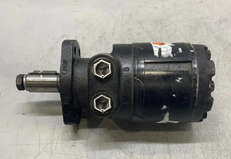11207592 White Hydraulic Motor 1