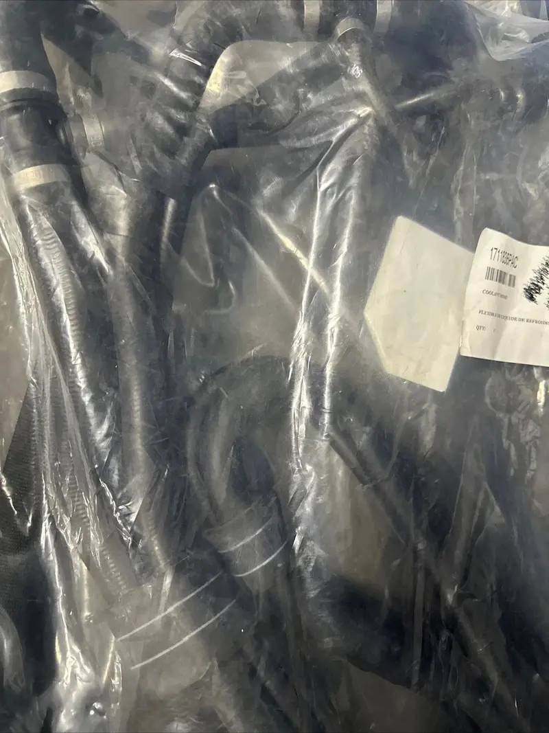 1711836Pac Genuine Paccar Coolant Hose 2