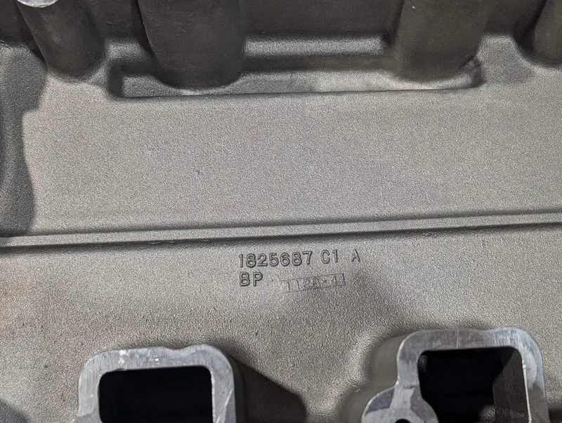 1825687C1 Genuine International Valve Cover Assembly 2