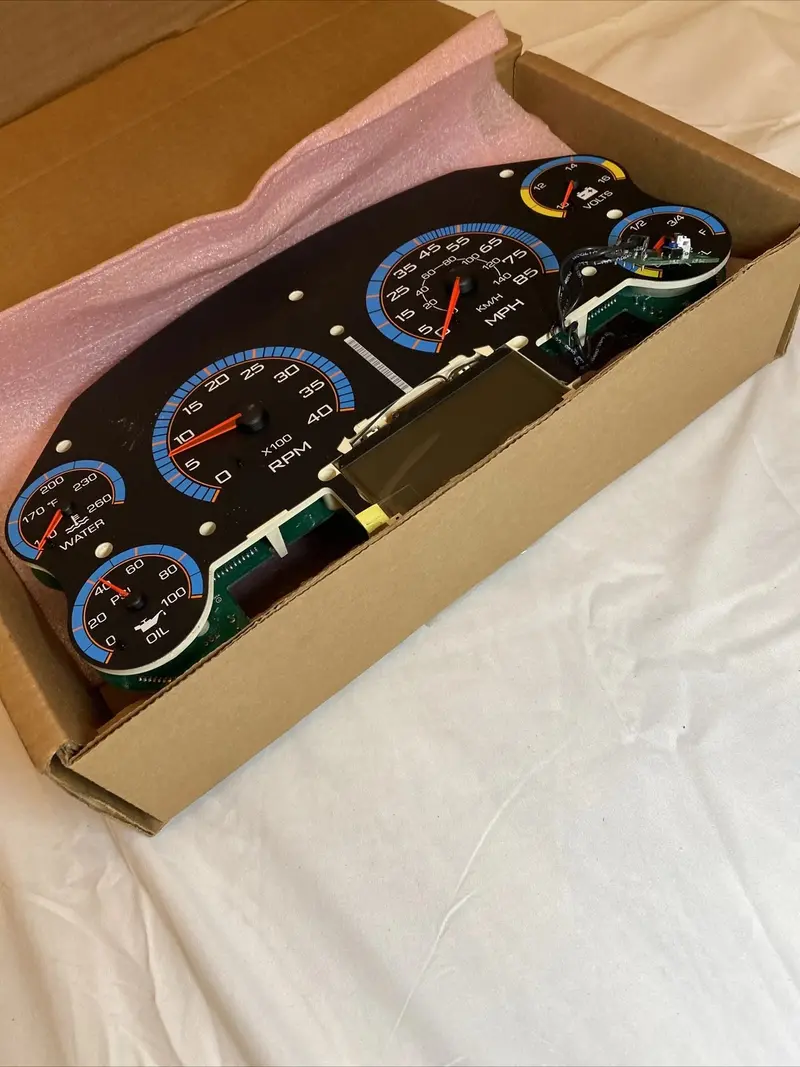 2602986C93 Genuine International Instrument Cluster 1