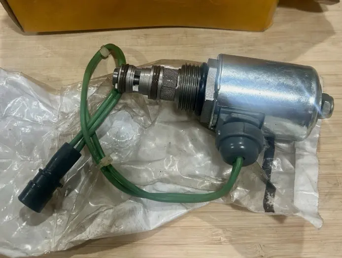 302-3809 Cat 24 Volt Solenoid Valve 1