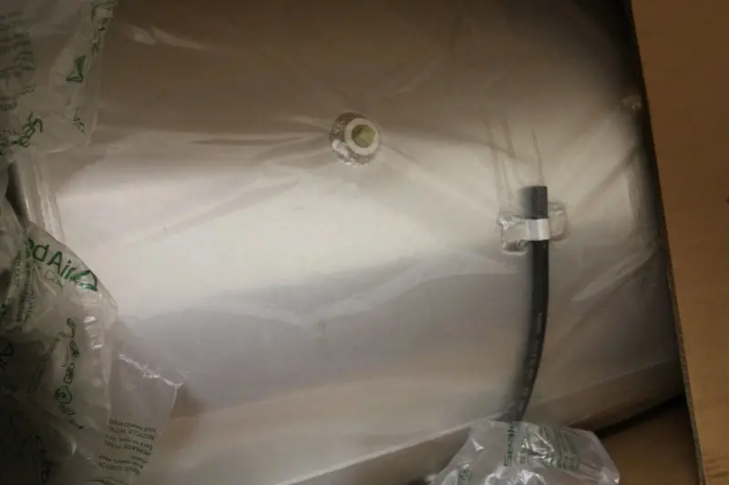 3538434C92 Genuine International Fuel Tank 1