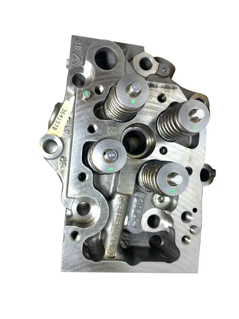 3641567 Genuine Cummins Engine Cylinder Head 1