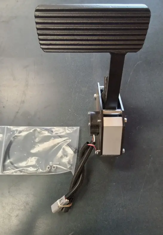 3761407 Cat Pedal Gp 2