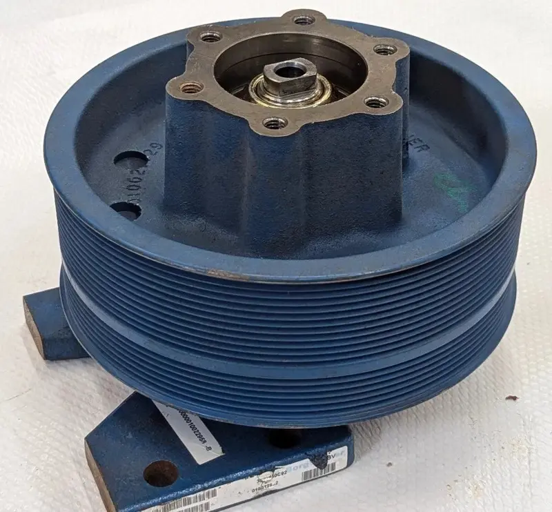 3822660C92 Genuine International Pulley Fan Hub Assembly 1