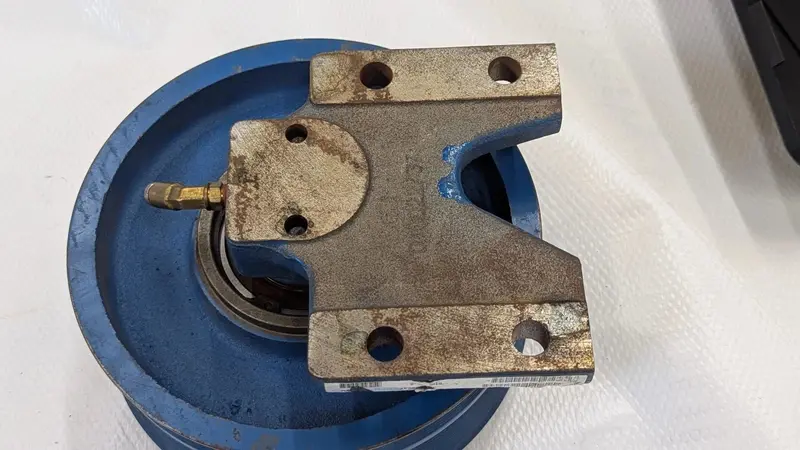 3822660C92 Genuine International Pulley Fan Hub Assembly 2