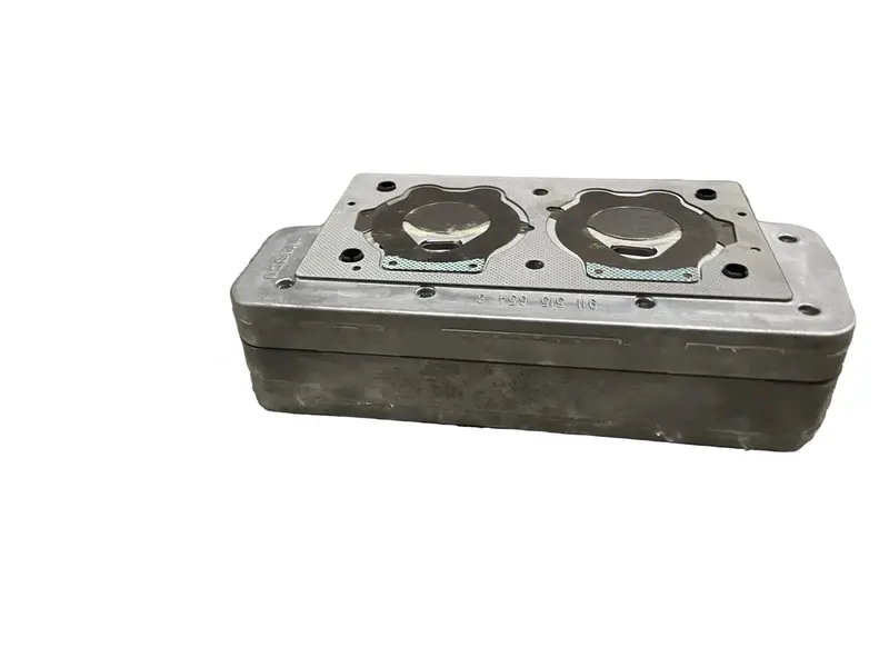 4024858 Genuine Cummins 2 Cylinder Head For Air Brake Compressor 1