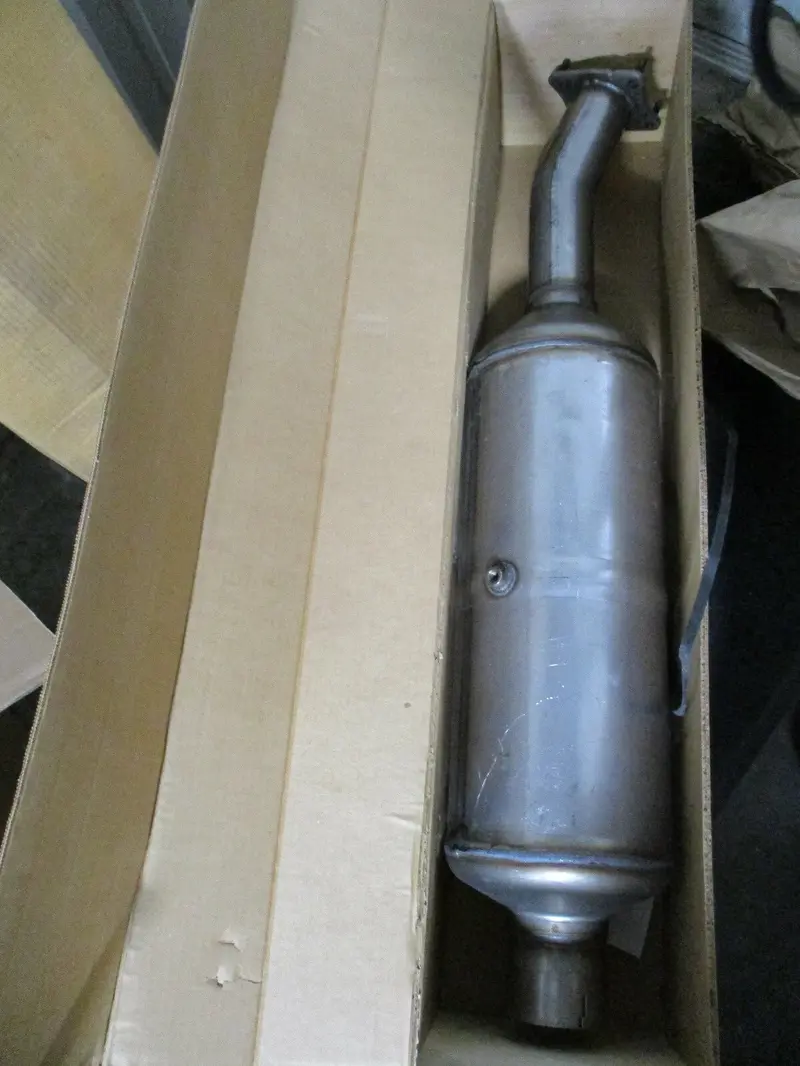 4086193C95 Genuine International Selective Catalytic Reduction Assembly 1
