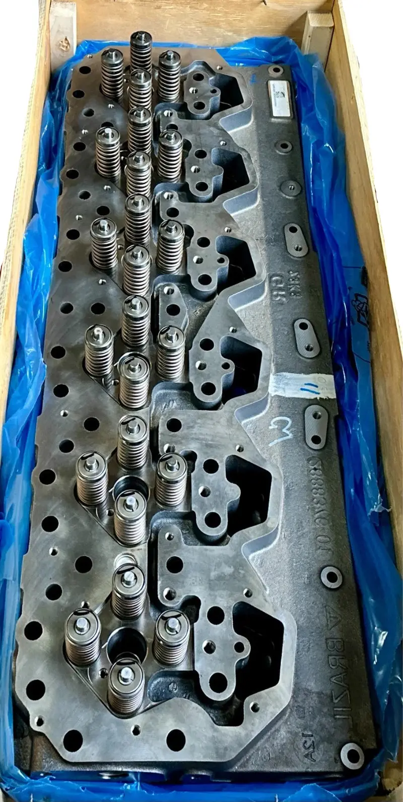 5581552 Genuine Cummins Cylinder Head 1