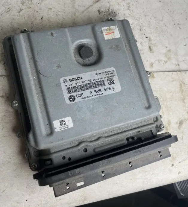 8506420 Bmw Engine Dme Ecu Ecm ( Used ) 1