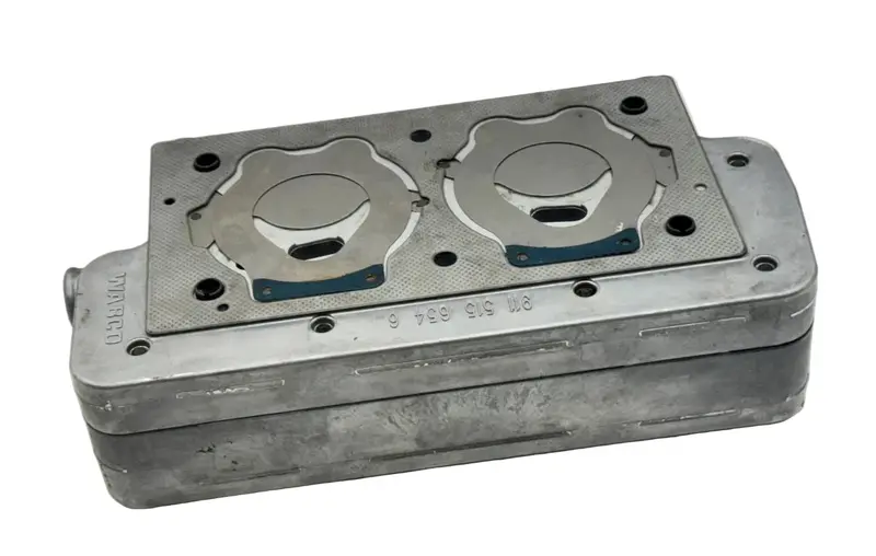 9115150070 Genuine Wabco Air Brake Compressor Cylinder Head 1
