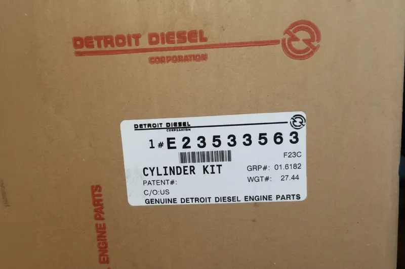 E23533563 Genuine Detroit Diesel Engine Piston Kit 2