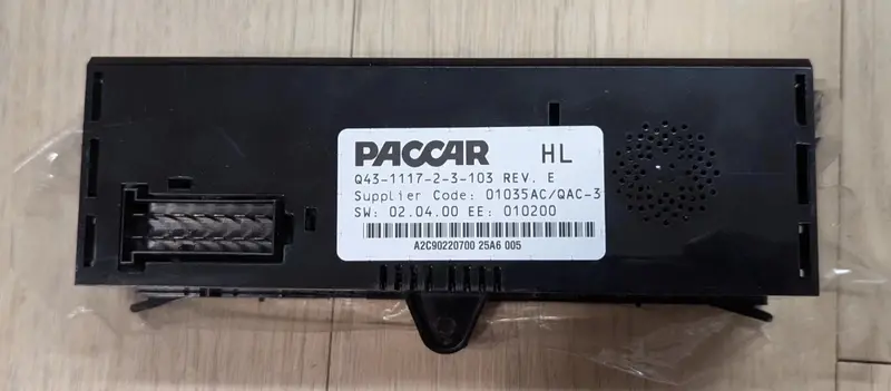 Q43-1117-2-3-103 Genuine Paccar Gauge Cluster Screen 2