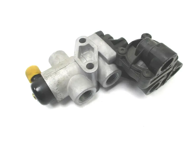 Rkn34130 Genuine Wabco Tractor Protection Valve 1