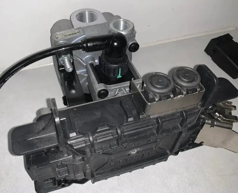 S4461082040 Genuine Wabco Abs Electronic Control Unit Kit 2